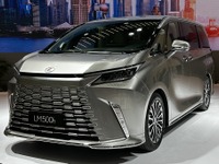 【レクサス LM 新型】ついに日本発売が決まった超高級ミニバン、内外装やパワートレインの注目ポイントは？ 画像