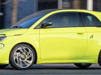 アバルトのEV『500e』ラインナップ、頂点に「ツーリズモ」を設定…欧州仕様 画像
