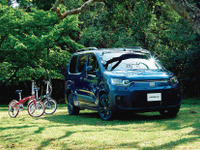 【フィアット ドブロ】オトナの遊びゴコロを楽しむ新型ミニバン発売、399万円より 画像