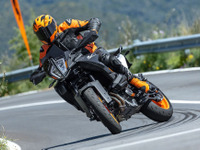 KTM、新型スーパーモタード「890SMT」発売へ…価格は179万9000円 画像