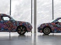 MINI次期型のEV、新デザイン言語を採用…3ドアとクロスオーバーのプロトタイプ写真公開 画像