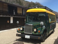 レトロ調が映えるボンネットバス、長野県の「重伝建」地区で運行中 画像