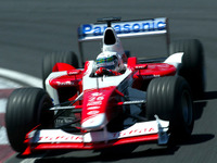 【トヨタF1ドリーム】モンツァでのテストを開始---縁石に! 画像