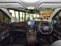 【フィアット ドブロ】シックなインテリアに実用的な装備［詳細画像］ 画像