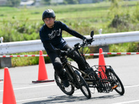 電アシ自転車ともバイクとも全く違う乗り味、カワサキの電動3輪『ノスリス』に試乗してわかった「可能性」と「難しさ」 画像