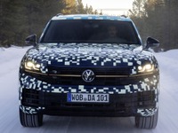 VW『トゥアレグ』改良新型、「IQ.LIGHT」で表情変わる…5月24日実車発表予定 画像