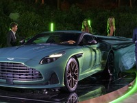 アストンマーティン『DB12』ワールドプレミア…世界初の「スーパーツアラー」標榜 画像