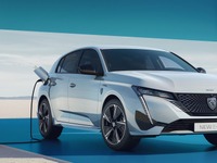 プジョー 308 新型のEV、航続410km…9月欧州納車開始へ 画像