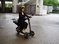 東京臨海都心で電動3輪車のシェアリング開始…小池都知事「EVの魅力を体感して」 画像