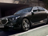 BMW 5シリーズ 新型、PHEVはEVモード100km超え…欧州で発表 画像