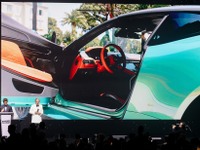 アストンマーティン『DB12』、量産第一号車が160万ドルで落札 画像
