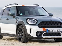 MINI クロスオーバー に「未知の領域」仕様、専用ツートン塗装…欧州で設定 画像