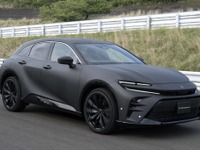 トヨタ『クラウンスポーツ』、ヘッドライトはどれなんだ?! 画像