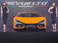 ランボルギーニ レヴエルト 日本初披露…「DNAを注ぎ込んで、すべて新しく造った」 画像
