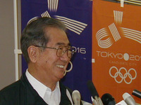 東京マラソン---「無理しないで走って」石原都知事 画像