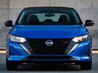 日産の小型セダンが表情変化、『セントラ』に2024年型…米国で発表 画像