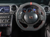 ダムドスポーツステアリング、GT-R R35用が登場…リニアなドライブフィールを実現 画像