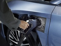 【株価】トヨタ反落も日本電解急伸、車載電池向け経産省補助金で思惑買い入る 画像