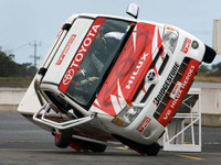 【トヨタF1】グロック、片輪走行に成功 画像