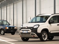 フィアット『パンダ 4x4』、デビュー40周年記念車を欧州で発表…1983台限定 画像