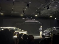 みずからチラ見せ！ トヨタが超高級SUVを年内発表予定、センチュリー派生か？ 画像