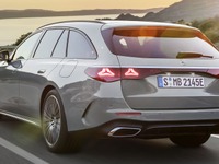 メルセデスベンツ『Eクラスワゴン』新型、ダイナミックなリアデザイン…欧州で発表 画像
