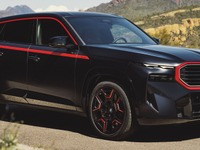 BMW M 最強電動SUV『XM』、748馬力「レーベル・レッド」…グッドウッド2023出展へ 画像
