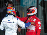 シューマッハを止めるラテンデュオ……本当は仲がいい2人 画像