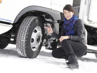 トラック・バス用スタッドレスも進化している！ 藤島知子が初試走で体感、トーヨータイヤ『M939』の実力とは 画像
