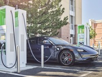 VW傘下の北米急速充電ネットワーク、テスラ方式のコネクター追加へ 画像