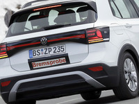 輸入車SUVナンバー1が大きく変わる!? VW『T-Cross』、“ほぼフルヌード状態”を激写 画像