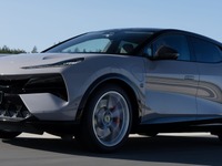 ロータスの電動SUV『エレトレ』に頂点、「R」は905馬力…欧州受注開始 画像