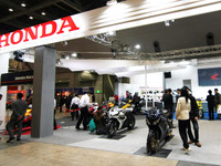 【東京モーターサイクルショー09】ホンダの独創技術をパネルと冊子で解説 画像