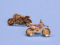 【東京モーターサイクルショー09】ヤマハのオリジナルピンズをもらおう 画像