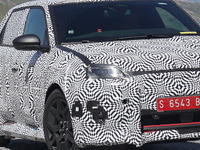 28年ぶりに復活する『ルノー5』、実車の姿をスクープ！写真から得られた新情報は!? 画像