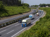 高速道路の大型トラックの最高速度引き上げを検討…物流の2024年問題対策 画像