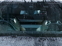 突然のゲリラ豪雨でもクリアな視界確保、超撥水コーティング「レインカウンター」発売 画像