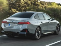 【BMW 5シリーズ 新型】独ビッグ3でスペック比較…EクラスとA6 画像