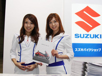 【東京モーターサイクルショー09】スズキのビッグスクーター、ジェンマに新色 画像