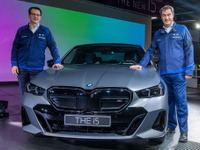 BMW 5シリーズ 新型のEV『i5』、生産開始…高性能版「M60」がラインオフ 画像
