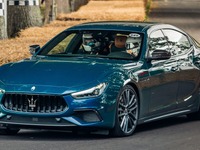 マセラティ『ギブリ』、V8最終モデルは最高速334km/h…内燃エンジンセダン最速 画像