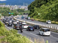観光情報を配信して渋滞発生を抑制　中央道で実証実験 画像