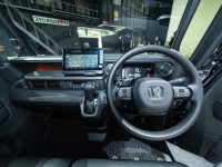 【ホンダ N-BOX 新型】カスタム…インパネのフラット化が視界に貢献［詳細画像］ 画像