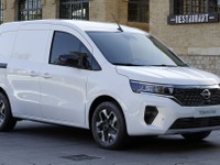 日産の小型商用車『タウンスター』、ロングホイールベース登場…航続275kmのEVも設定 画像