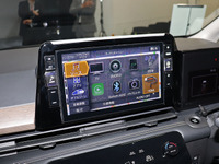 新型セレナ専用11型大画面カーナビやデリカミニ用フローティングナビ、実物はいかに!? アルパインが新製品を公開 画像