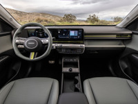 「Bセグにこれ以上必要？」ヴェゼルサイズの電動SUV、ヒョンデ『コナ・エレクトリック』の“リビングスペース”インテリアとは 画像