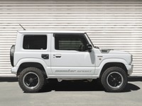 カーボン柄かシボ柄か？ ジムニー用のモンスタースポーツ「TOUGH フューエルリッドカバー」 画像