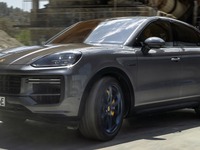 最高速305km/hのPHEV…ポルシェ カイエンクーペ  に高性能「GTパッケージ」設定 画像