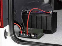 キャンピングカー走行中にサブバッテリーも充電、セルスター「アイソレーター IS660」発売 画像
