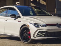 VW ゴルフ GTI、マニュアルトランスミッションの最終モデル「380」…北米で設定 画像